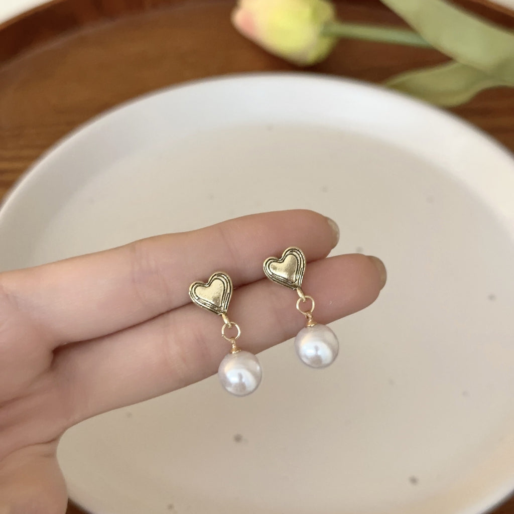 Pearl Love Earrings with Retro Hong Kong Style and Fashionable Style Earrings