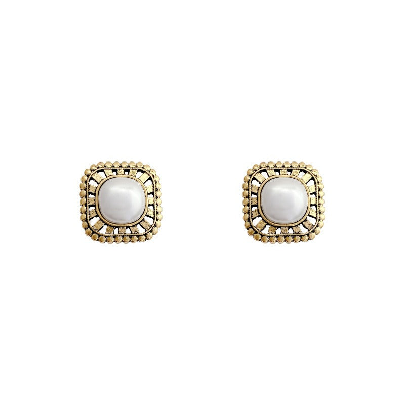 Slender earrings with a minimalist and high-end feel, and vintage earrings with a refined and sophisticated temperament